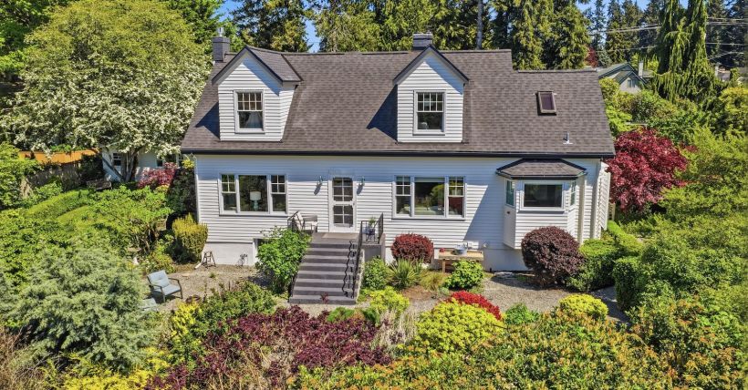 Picturesque Gardener's Paradise in Cherry Hill